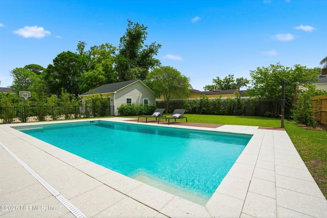 1052 HOLLY Lane, Jacksonville, FL 32207