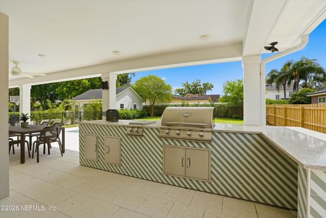 1052 HOLLY Lane, Jacksonville, FL 32207