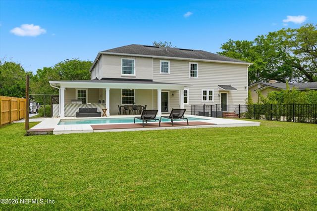 1052 HOLLY Lane, Jacksonville, FL 32207