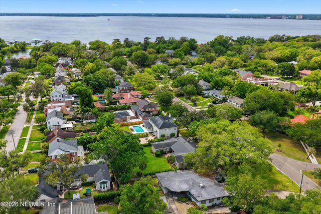 1052 HOLLY Lane, Jacksonville, FL 32207