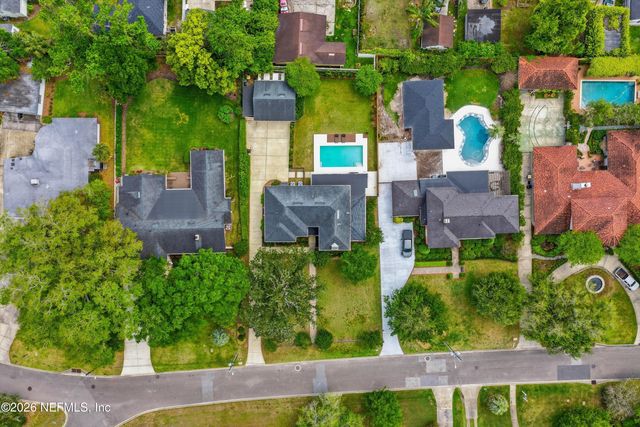 1052 HOLLY Lane, Jacksonville, FL 32207