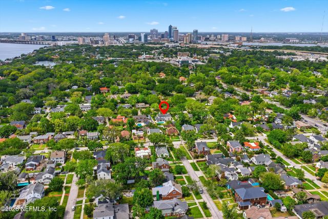 1052 HOLLY Lane, Jacksonville, FL 32207