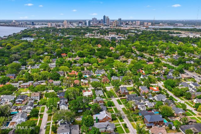 1052 HOLLY Lane, Jacksonville, FL 32207