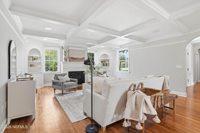 1052 HOLLY Lane, Jacksonville, FL 32207