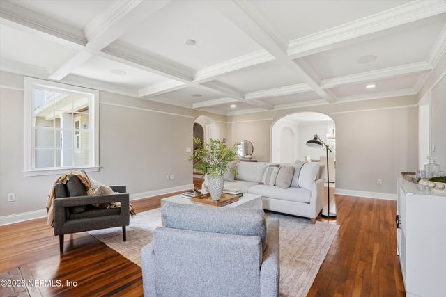 1052 HOLLY Lane, Jacksonville, FL 32207