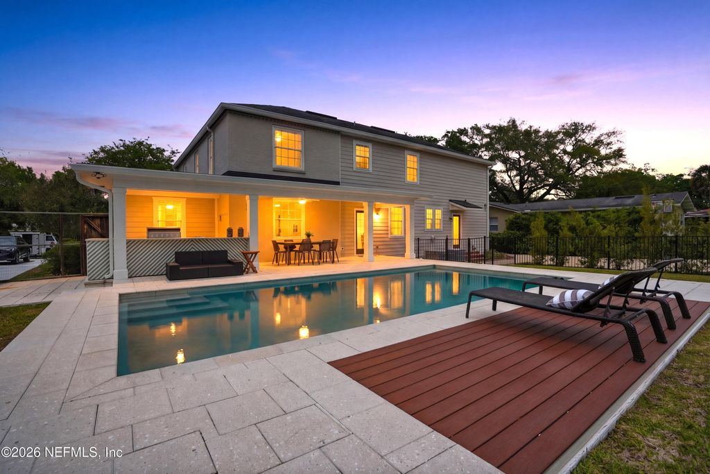 1052 HOLLY Lane, Jacksonville, FL 32207