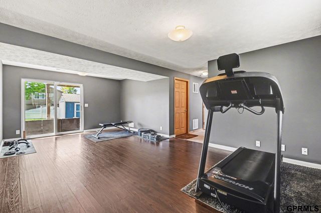 18951 Y Street, Omaha, NE 68135