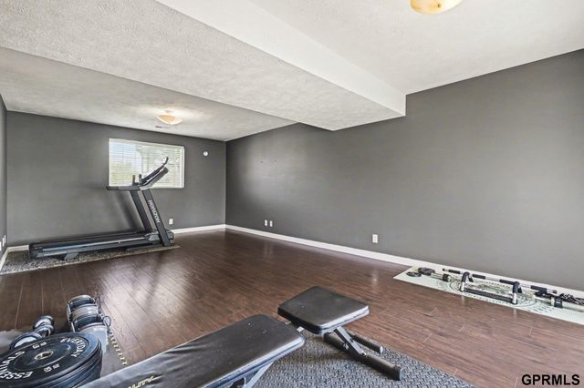 18951 Y Street, Omaha, NE 68135