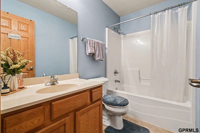 18951 Y Street, Omaha, NE 68135