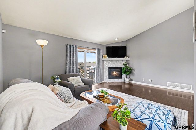 18951 Y Street, Omaha, NE 68135