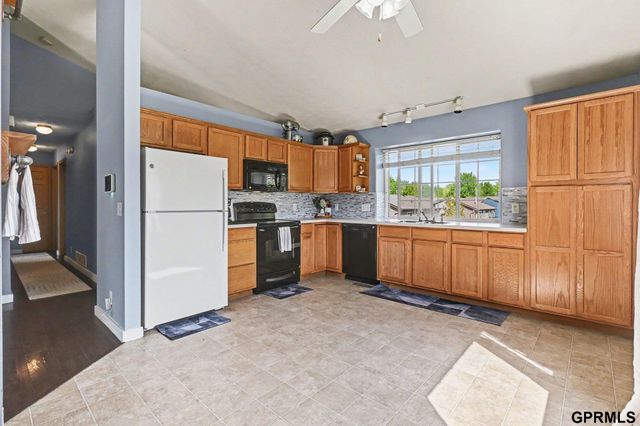 18951 Y Street, Omaha, NE 68135