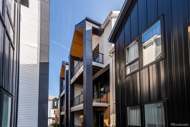 8260 E 36th Avenue 30, Denver, CO 80238