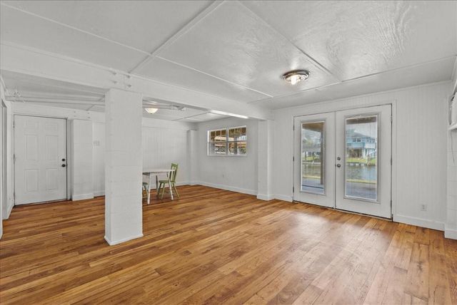 984 Bonita Street, Bayou Vista, TX 77563