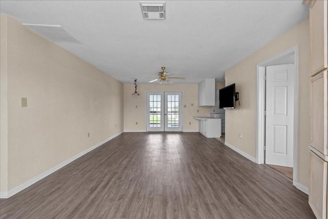 984 Bonita Street, Bayou Vista, TX 77563