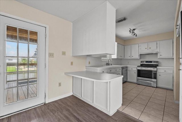 984 Bonita Street, Bayou Vista, TX 77563