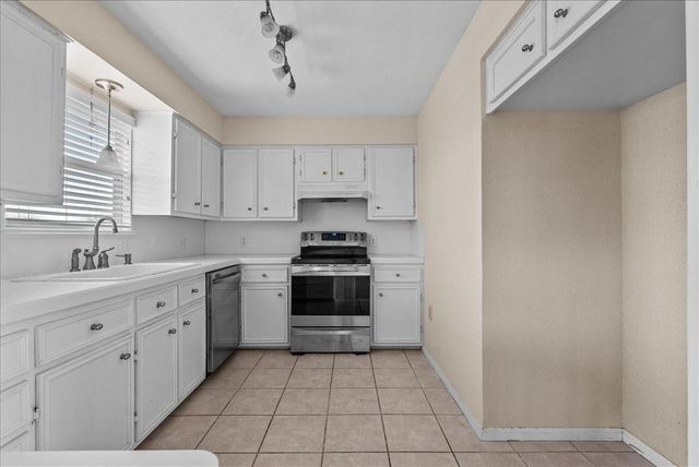 984 Bonita Street, Bayou Vista, TX 77563