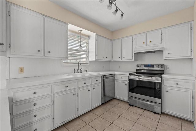 984 Bonita Street, Bayou Vista, TX 77563