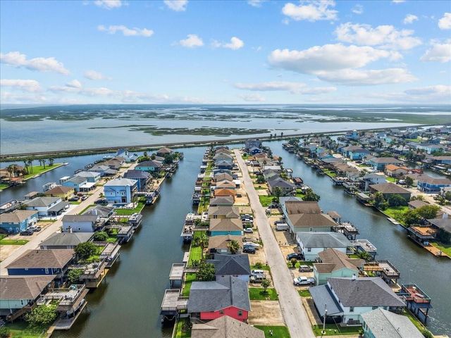 984 Bonita Street, Bayou Vista, TX 77563