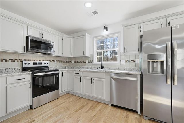 2151 GrayField Drive, Grayson, GA 30017