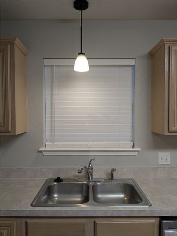 6005 Harwood Crossing Drive, Arlington, TX 76018