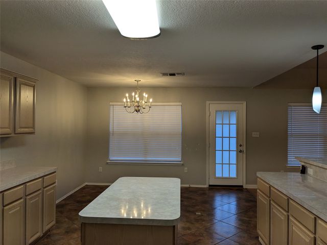 6005 Harwood Crossing Drive, Arlington, TX 76018