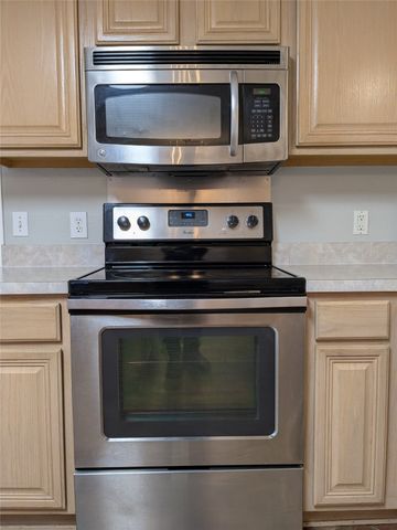 6005 Harwood Crossing Drive, Arlington, TX 76018