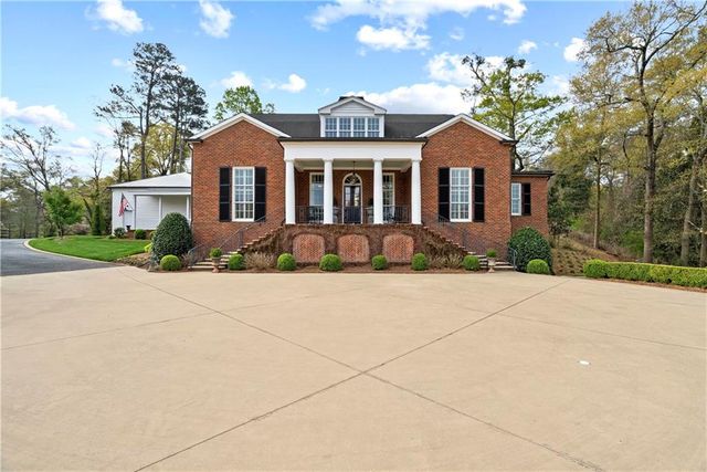 315 E Line Street, Calhoun, GA 30701