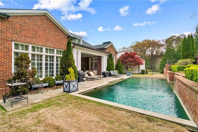 315 E Line Street, Calhoun, GA 30701