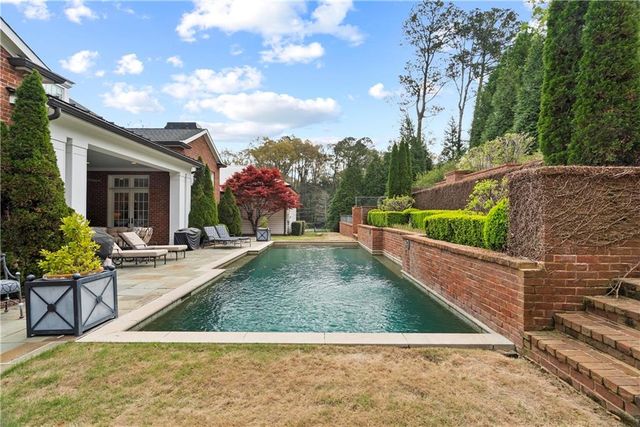 315 E Line Street, Calhoun, GA 30701