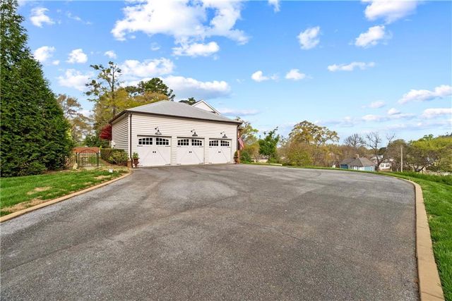 315 E Line Street, Calhoun, GA 30701