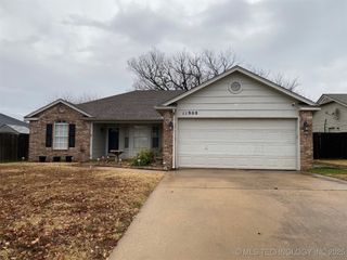 11908 S Gum Avenue, Jenks, OK 74037
