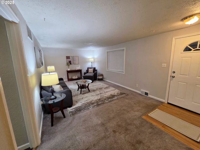 2334 RANDALL St, West Linn, OR 97068