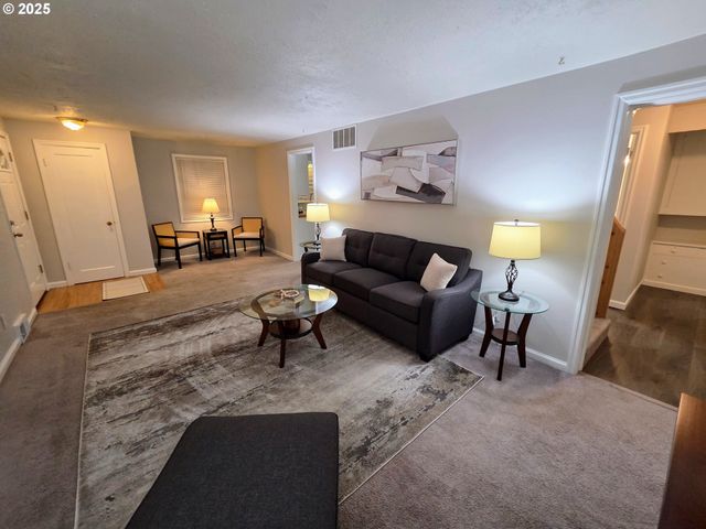 2334 RANDALL St, West Linn, OR 97068