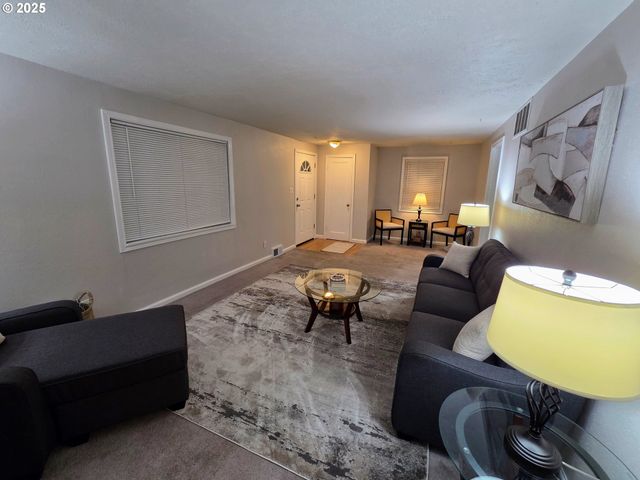 2334 RANDALL St, West Linn, OR 97068