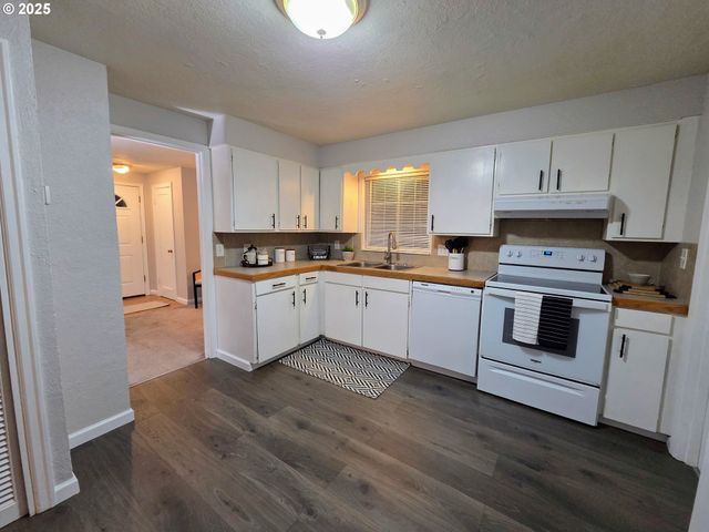 2334 RANDALL St, West Linn, OR 97068