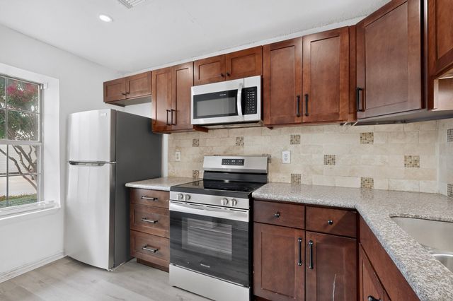 734 W Collins Street, Denton, TX 76201