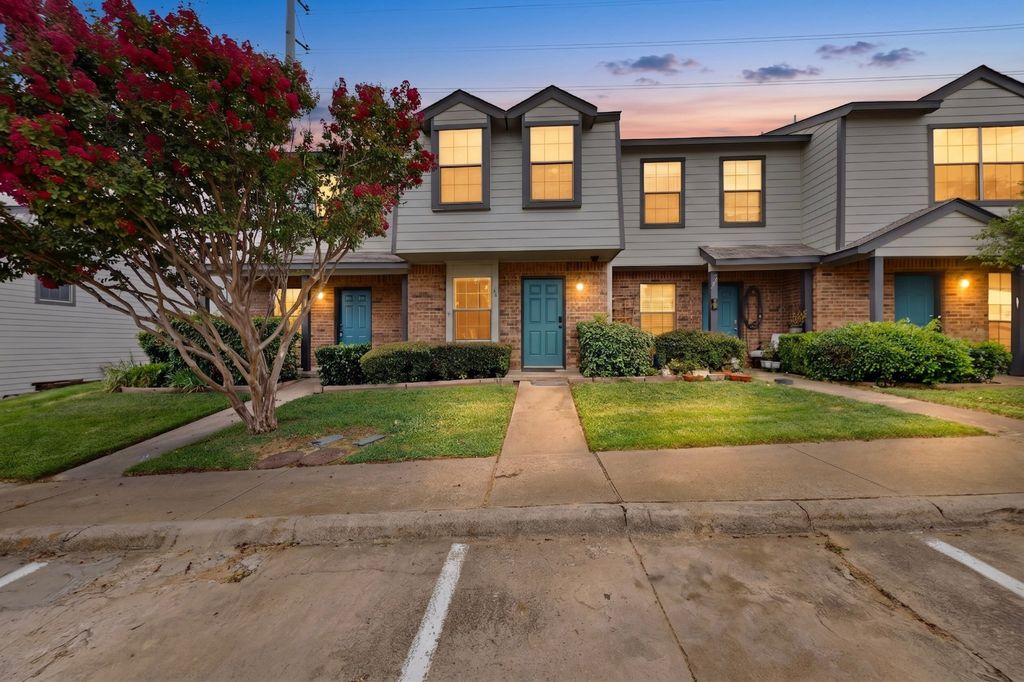 734 W Collins Street, Denton, TX 76201