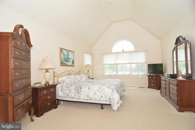 105 CROMWELL DR, Mullica Hill, NJ 08062