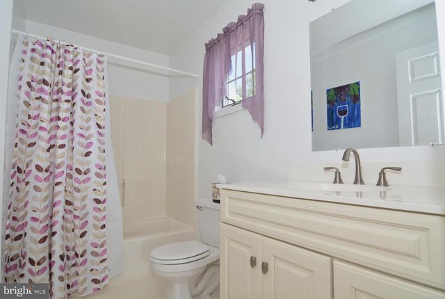 105 CROMWELL DR, Mullica Hill, NJ 08062