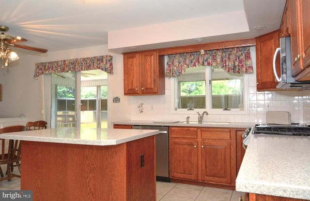 105 CROMWELL DR, Mullica Hill, NJ 08062