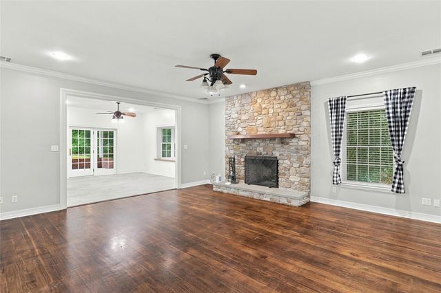 8714 Holly Hills Drive, Tomball, TX 77375