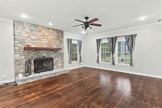 8714 Holly Hills Drive, Tomball, TX 77375