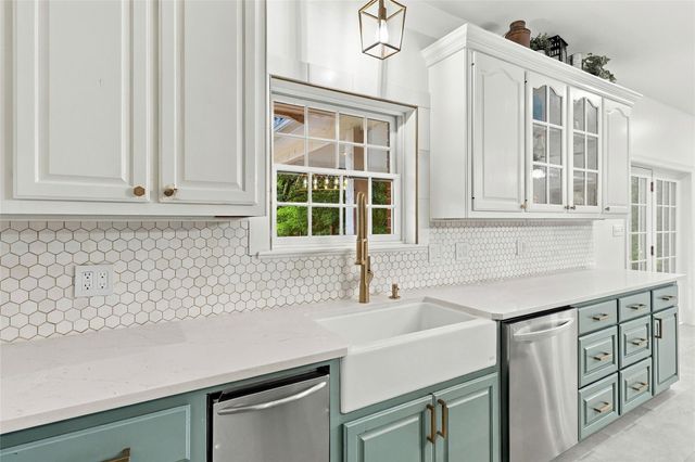 8714 Holly Hills Drive, Tomball, TX 77375