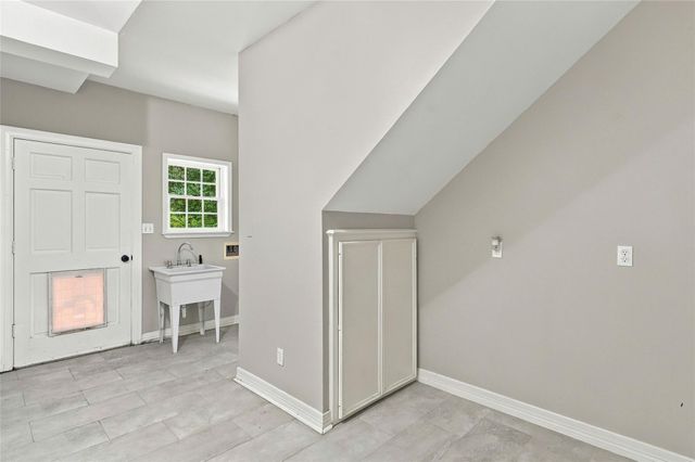8714 Holly Hills Drive, Tomball, TX 77375