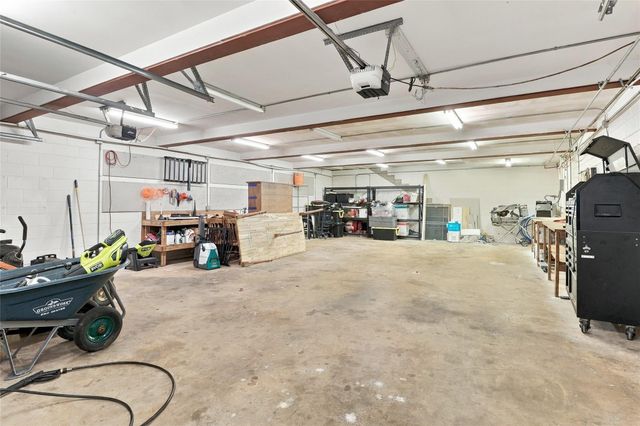 8714 Holly Hills Drive, Tomball, TX 77375