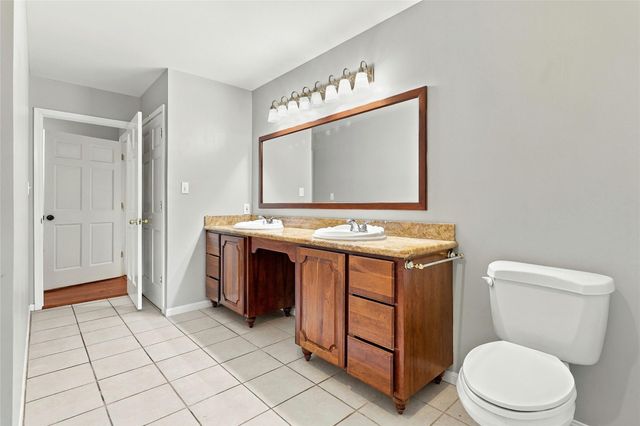 8714 Holly Hills Drive, Tomball, TX 77375