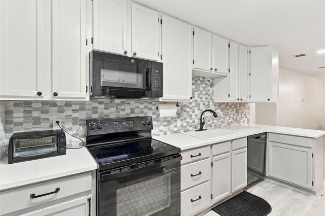 8714 Holly Hills Drive, Tomball, TX 77375