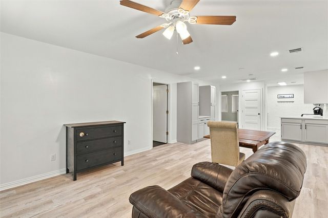 8714 Holly Hills Drive, Tomball, TX 77375
