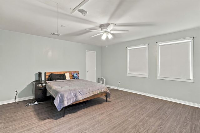 8714 Holly Hills Drive, Tomball, TX 77375