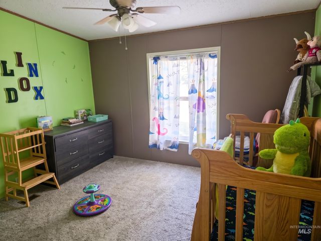 13821 Gary Ln, Caldwell, ID 83607